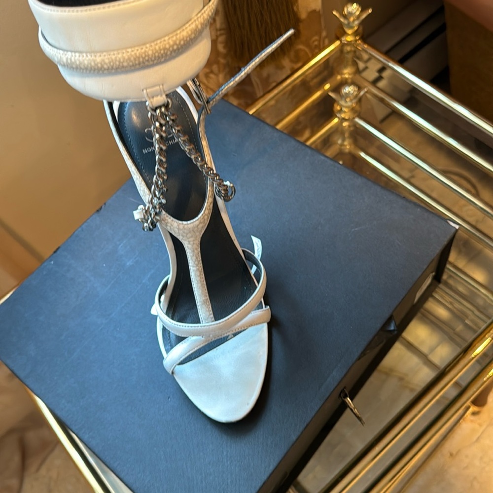 Domina High Heel cuff sandal , pre owned good condition size Europe 40 & half